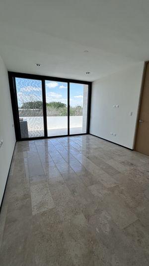 CASA EN VENTA CON ALBERCA Y AMENIDADES EN PRIVADA CERCA DE PLAZA LA ISLA  MERIDA