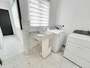 Departamento amueblado en Renta en  Zona Tec, MTY, N.L.- $25,000 pesos