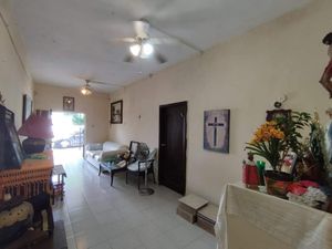 CASA EN VENTA A 50 METROS DE CIRCUITO COLONIAS ORIENTE