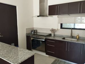 ¡CASA EN RENTA EN ZENSIA CONKAL!