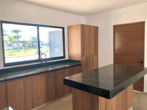 CASA EN VENTA AL NORTE DE MÉRIDA, PRIVADA RESIDENCIAL "ENTRE PARQUES".