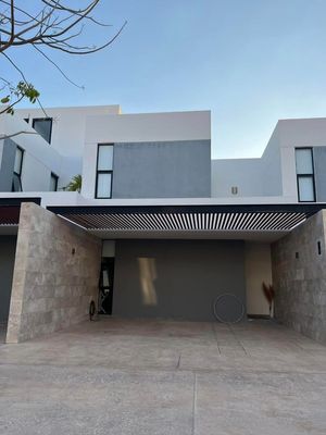 CASA AMUEBLADA EN RENTA  |TEMOZON NORTE |