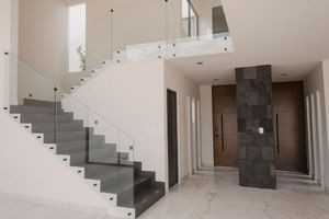 CASA EN VENTA AL NORTE DE MERIDA, YUC. PRIVADA TAMORA.