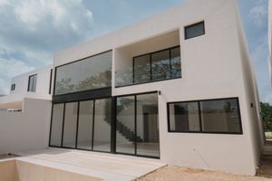 CASA EN VENTA AL NORTE DE MERIDA, YUC. PRIVADA TAMORA.