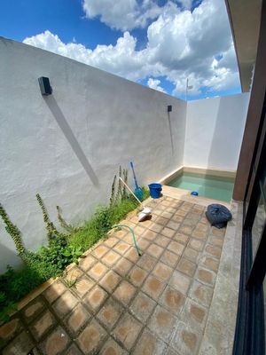 TOWN HOUSE EN RENTA | TEMOZON NORTE |