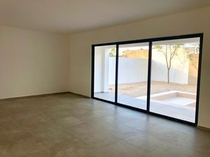 CASA EN VENTA AL NORTE DE MÉRIDA, PRIVADA RESIDENCIAL "ENTRE PARQUES".