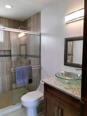 PRECIOSA CASA DE 3 NIVELES EN PUNTA AZUL ROSARITO CON 5 BAÑOS