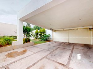 CASA EN VENTA CON ESPACIOS MUY AMPLIOS TOTALMENTE REMODELADA