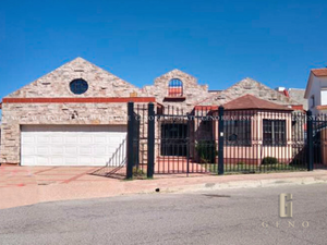 CASA EN VENTA DE UNA PLANTA EN HACIENDAS CON ALBERCA