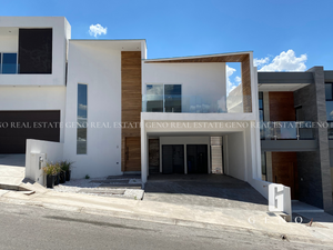 CASA NUEVA CON PANELES EN VENTA BOSQUE REAL