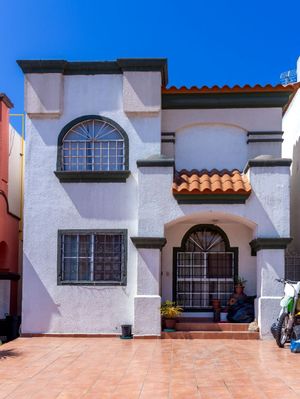 CASA EN RENTA EN JARDINES DE AGUA CALIENTE