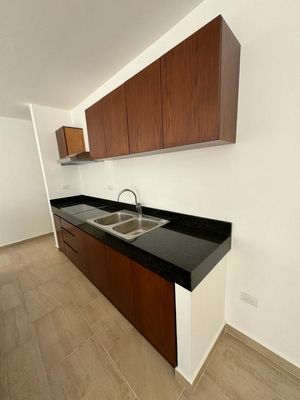 TOWNHOUSE EN VENTA EN TEMOZÓN NORTE, MÉRIDA (CON PISCINA)