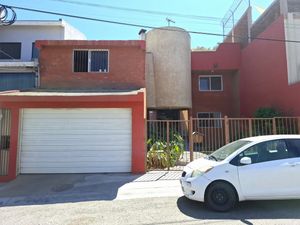 VENTA DE CASA EN LOMAS DE AGUACALIENTE, ZONA DORADA TIJUANA