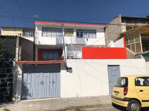 CASA CON 4 VIVIENDAS