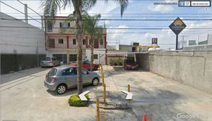 Venta de terreno con 7 locales comerciales y 3 departamentos