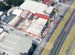 Venta de terreno con 7 locales comerciales y 3 departamentos