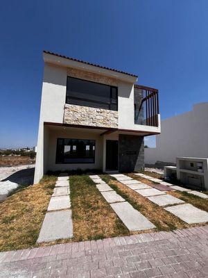 CASA NUEVA EN CIUDAD MADERAS