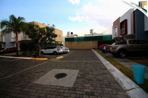 Casa en Venta Amueblada atrás del ITESO Parques del Bosque