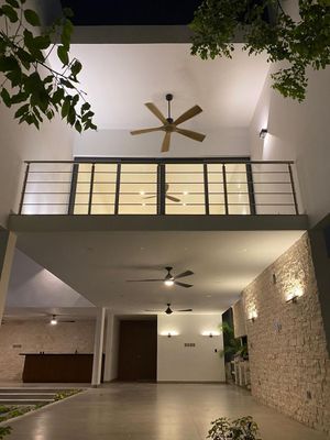 CASA EN VENTA PRIVADA BOSQUES DE ALTABRISA MERIDA 5 RECAMARAS ESTUDIO Y ALBERCA