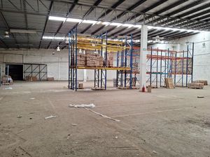 Venta Bodegas rentadas, 3,000 m2, Querétaro