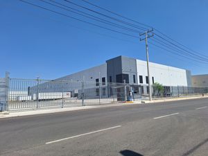 Renta bodega 4,300 m2 Parque Industrial, Santa Rosa Jauregui