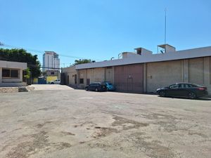 Venta Bodegas rentadas, 3,000 m2, Querétaro