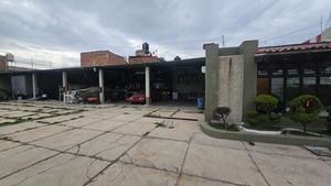 Renta Terreno Comercial 1,000m2  en Av. Universidad en Queretaro