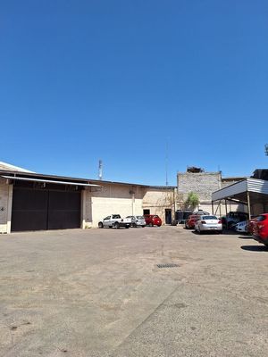 Venta Bodegas rentadas, 3,000 m2, Querétaro