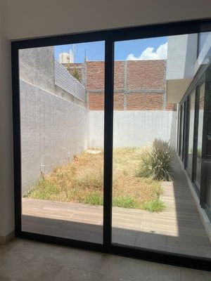 Casa con 4 REC en Lomas del Tec