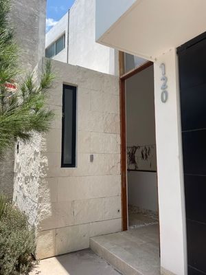 Casa con 4 REC en Lomas del Tec