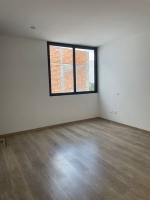 Casa con 4 REC en Lomas del Tec