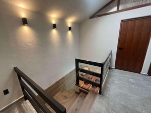 Moderna casa con baños privados por recámara en Lomas