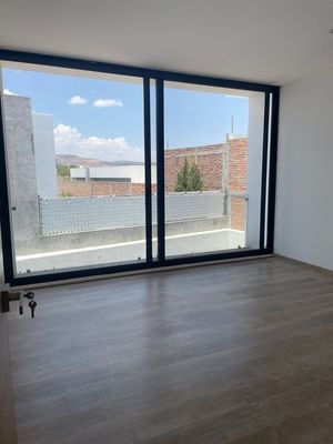 Casa con 4 REC en Lomas del Tec