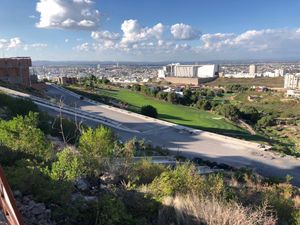 LOTE EN ESQUINA CON VISTA Y PENDIENTE NEGATIVA