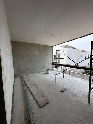 Casa con diseño arquitectónico único con jacuzzi y alberca al norte de Mérida