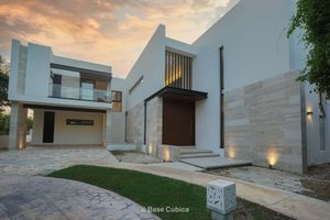 Hermosa residencia en venta en el Yucatán Country Club, Privada Kutz