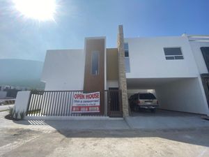 Casa en venta en Pedregal de San Agustín, General Escobedo, Nuevo León.