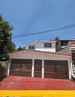 Casa de 2 niveles en Villas de la Hacienda