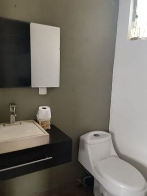 Medio Baño en planta baja.