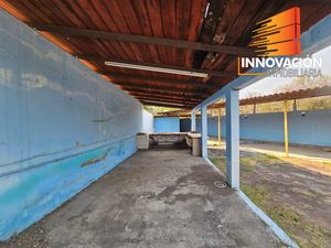 SE VENDE TERRENO URBANO DE 1800 M2, CON 2 CASAS, LOCAL DE FIESTAS Y BODEGA EN LA