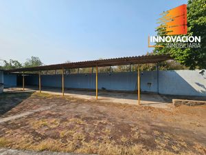 SE VENDE TERRENO URBANO DE 1800 M2, CON 2 CASAS, LOCAL DE FIESTAS Y BODEGA EN LA