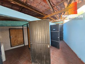 SE VENDE TERRENO URBANO DE 1800 M2, CON 2 CASAS, LOCAL DE FIESTAS Y BODEGA EN LA