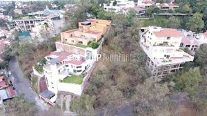 EXCELENTE TERRENO EN BOSQUE DE LAS LOMAS CON DOBLE FRENTE PARA DESARROLLAR