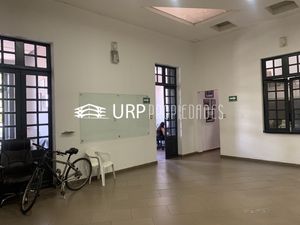 RENTA: OFICINAS EN CASA DE ÉPOCA EN EL CENTRO