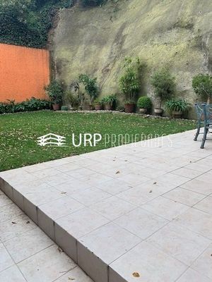 BONITA CASA EN VENTA, CALLE TRANQUILA