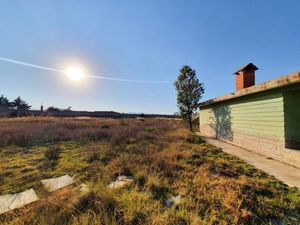 Construcción de 1 hectárea bardeada con 5 casas en obra. 