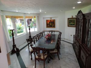 Casa en Fraccionamiento en Lomas de Vista Hermosa, Cuernavaca, Morelos CAEN-789-
