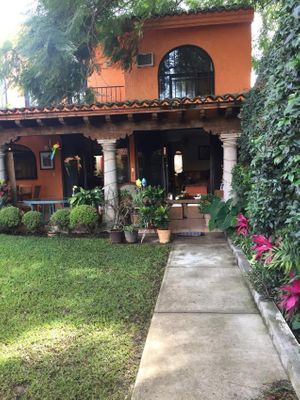 Casa en Fraccionamiento en Lomas de Vista Hermosa, Cuernavaca, Morelos CAEN-365-