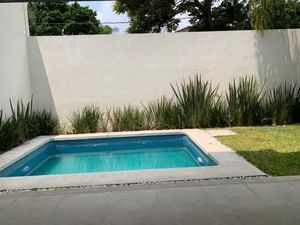 Casa en Privada en Jardines de Delicias, Cuernavaca, Morelos CAEN-975-Cp*