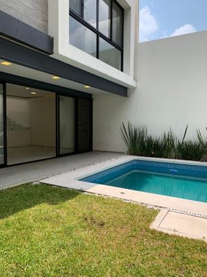 Casa en Privada en Jardines de Delicias, Cuernavaca, Morelos CAEN-975-Cp*